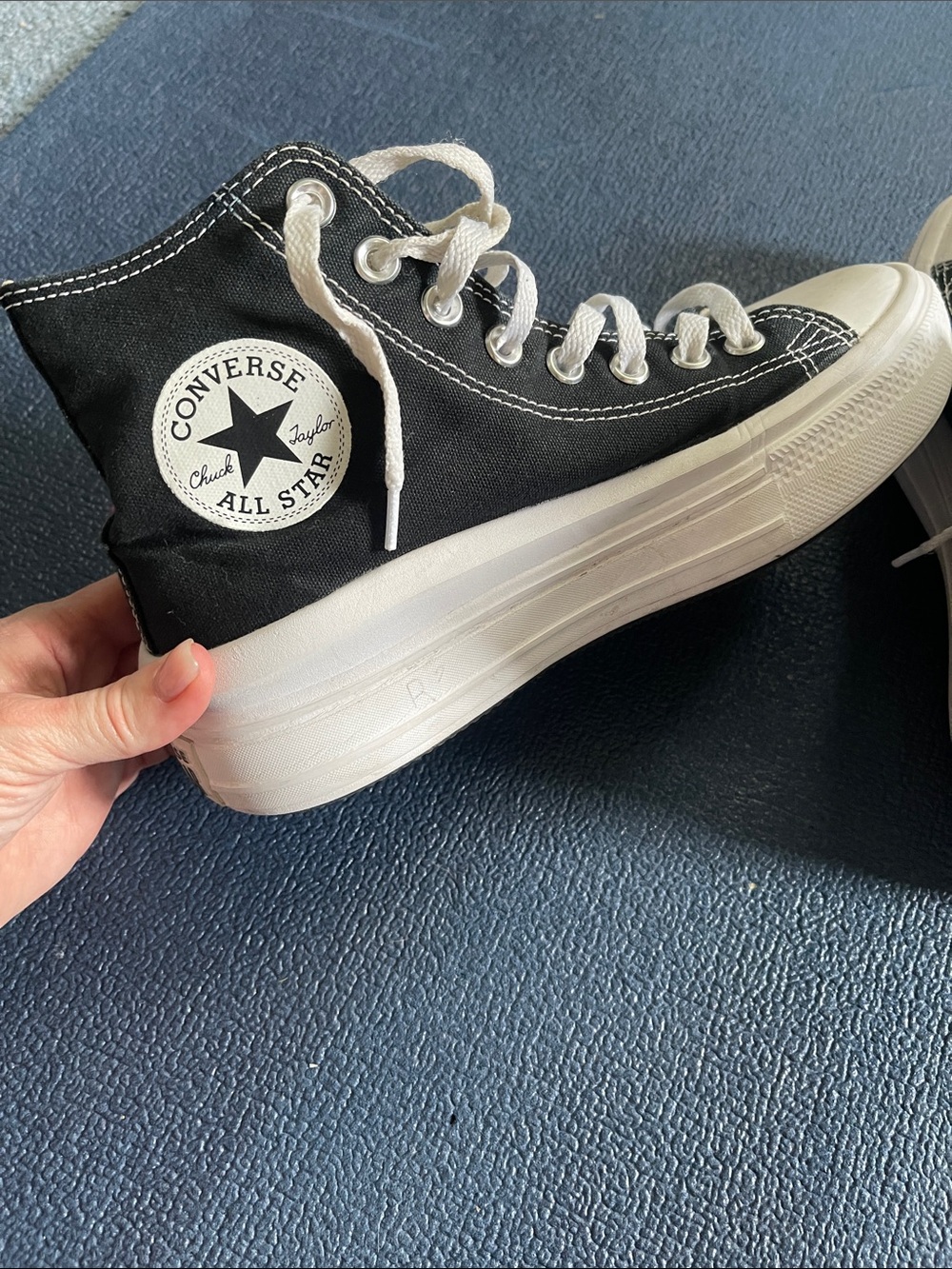 Converse Shows - Picture 3 of 9